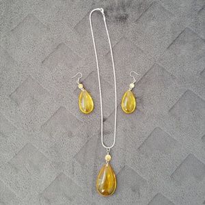 Yellow teardrop necklace with matching earrings